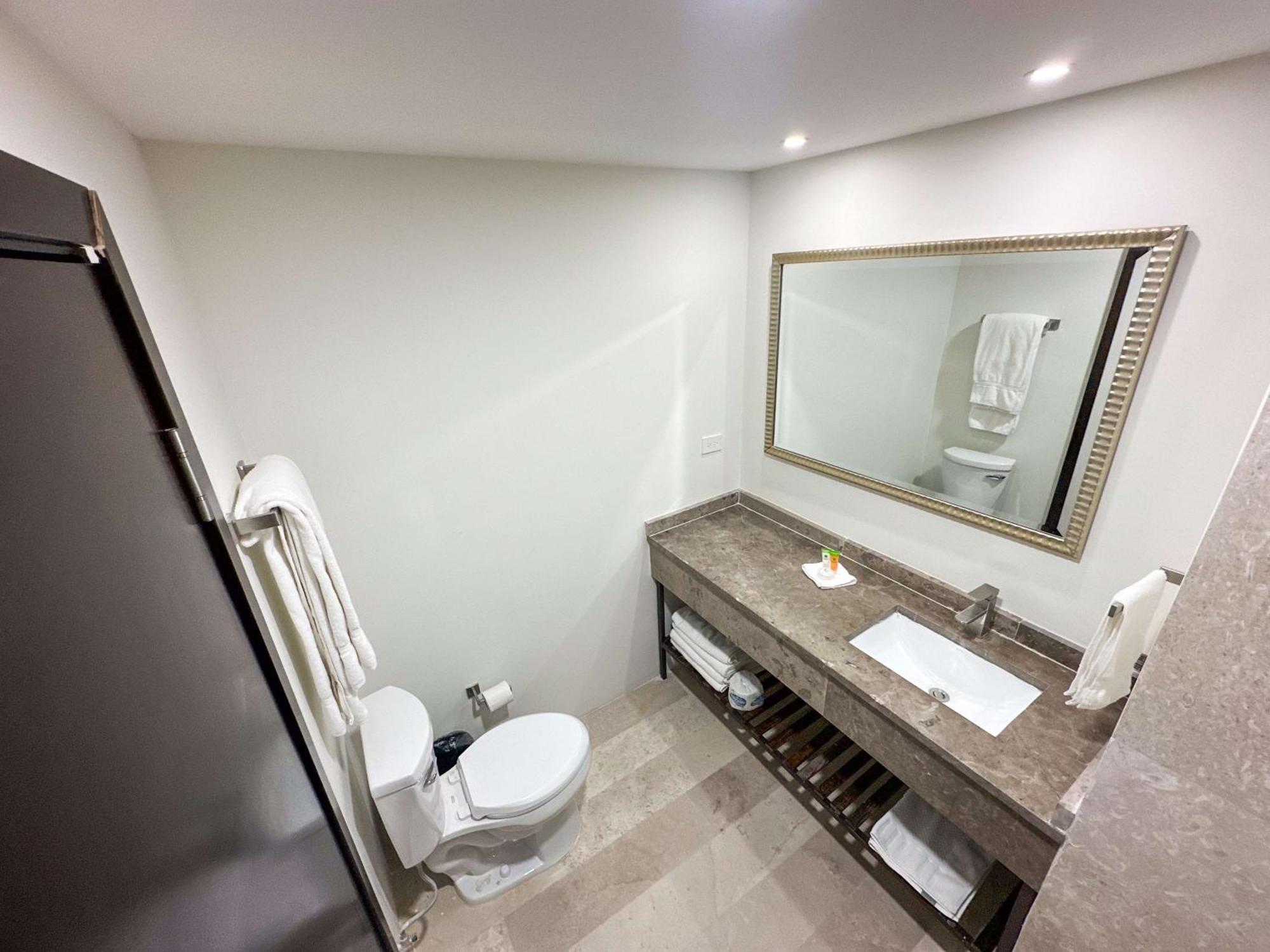 Best Western Plus Sacramento ชิฮวาฮวา ภายนอก รูปภาพ